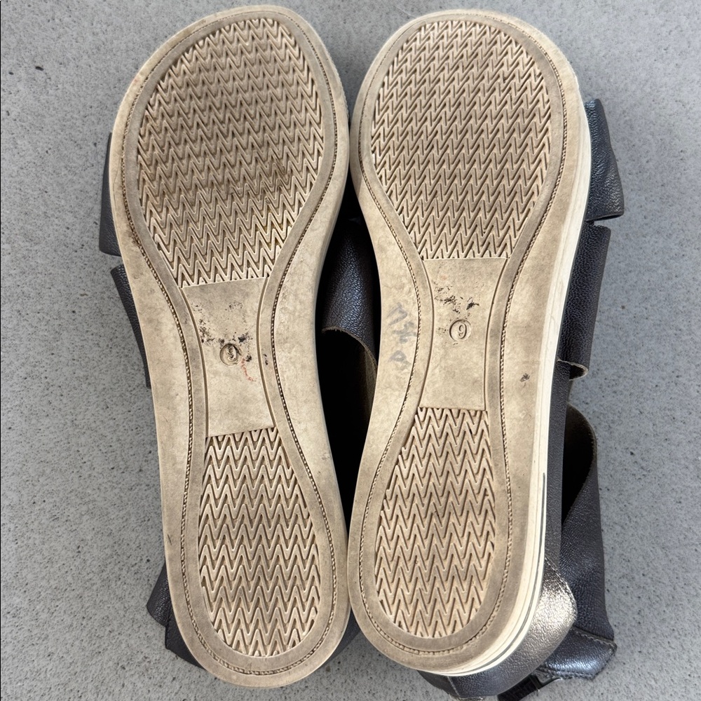 EILEEN FISHER size 9 - Picture 6 of 6